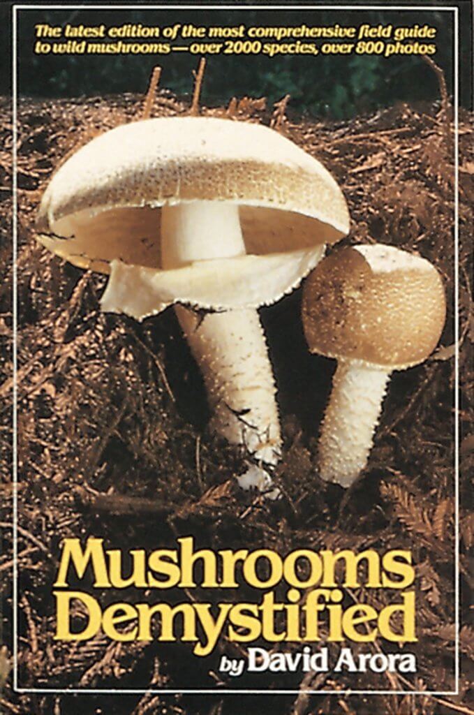 Mushrooms Demystified: A Comprehensive Guide to the Fleshy Fungi by David Arora
